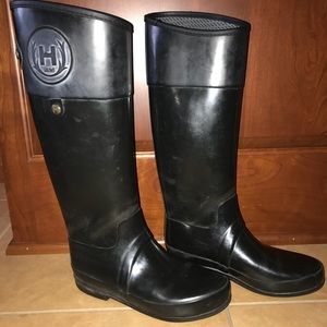 Size 7 tall Hunter rain boots!